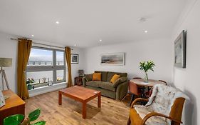 Marine Parade Apartment With River View